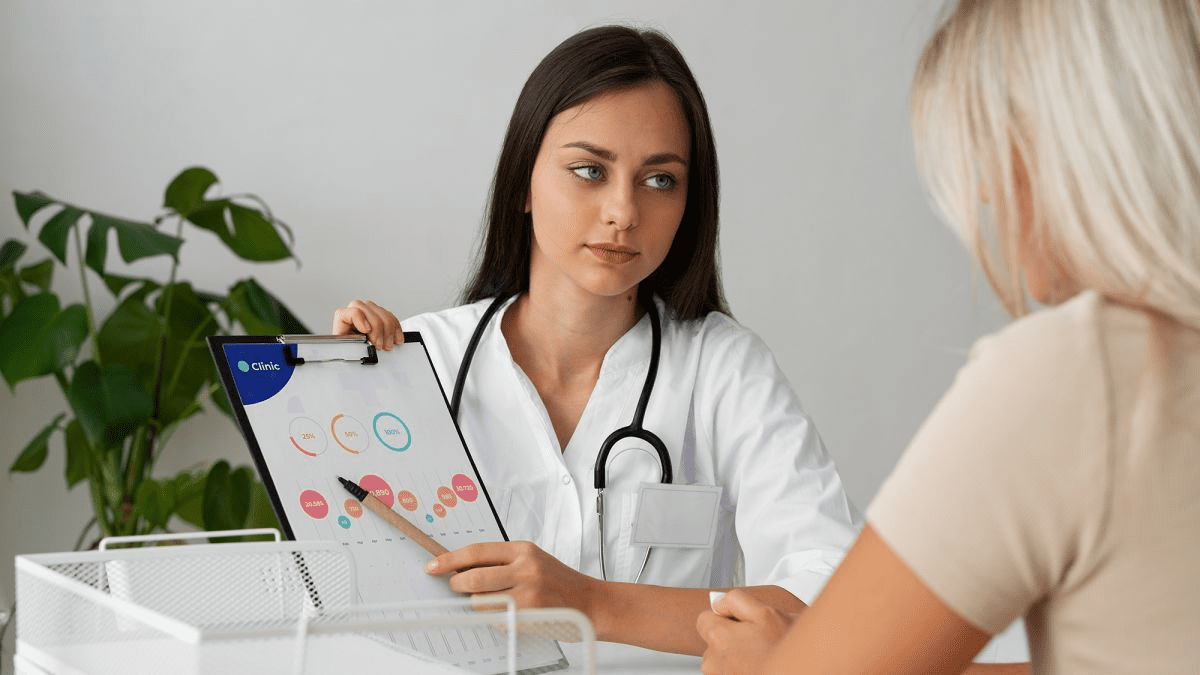 Микроскоп и лабораторные образцы